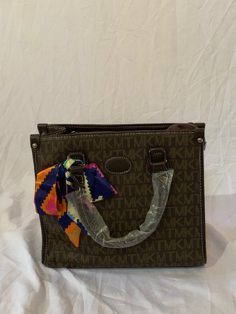 how r u bag (Category: Shoulder Bags) located in Manila. Submitted by declutterbybells (Listing ID 1228310557, Image 1). Description: .