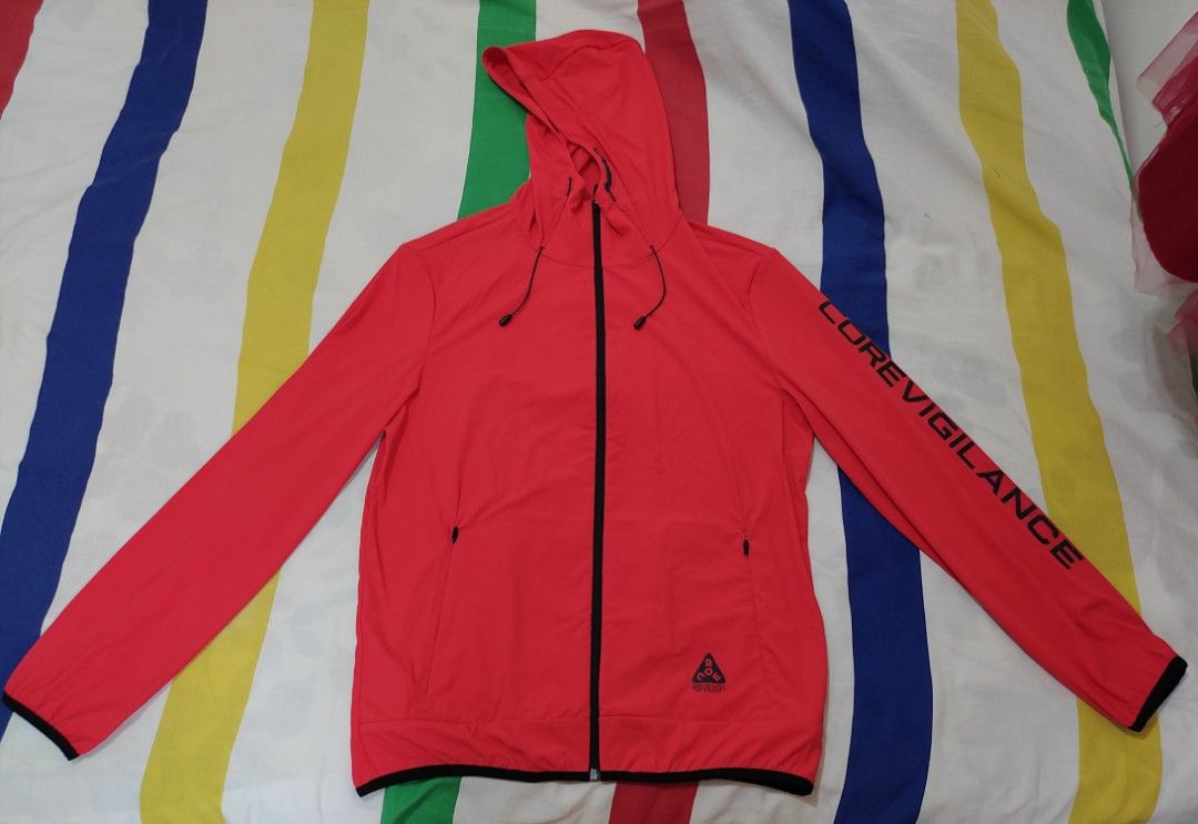 Jack Jones (Category: Coats, Jackets and Outerwear) located in Bacoor. Submitted by reesedrich (Listing ID 1228274397, Image 1). Description: Jack Jones Jacket Red Size Small, EU 46 Brand new 2000php.