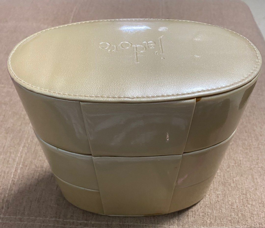 J’ADORE Cosmetic Kit / Make up Kit / Hard Case (Category: Makeup) located in Malabon City. Submitted by twinklevir (Listing ID 1228320349, Image 3). Description: J’adore Hard Case Cosmetic Kit See flaws on last picture..