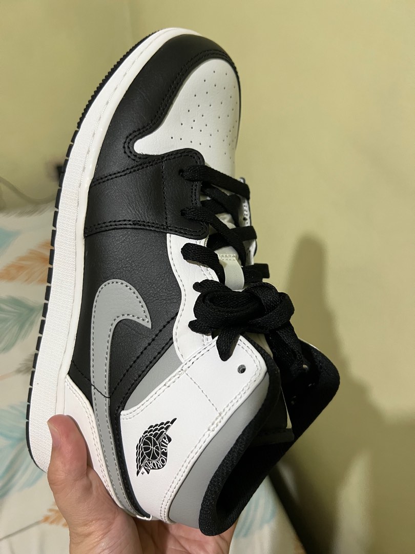 jordan 1 white shadow on feet