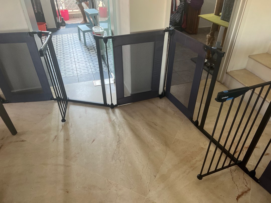 Lindam modular child safety gate, Babies & Kids, Baby Nursery & Kids Furniture, Safety Gates