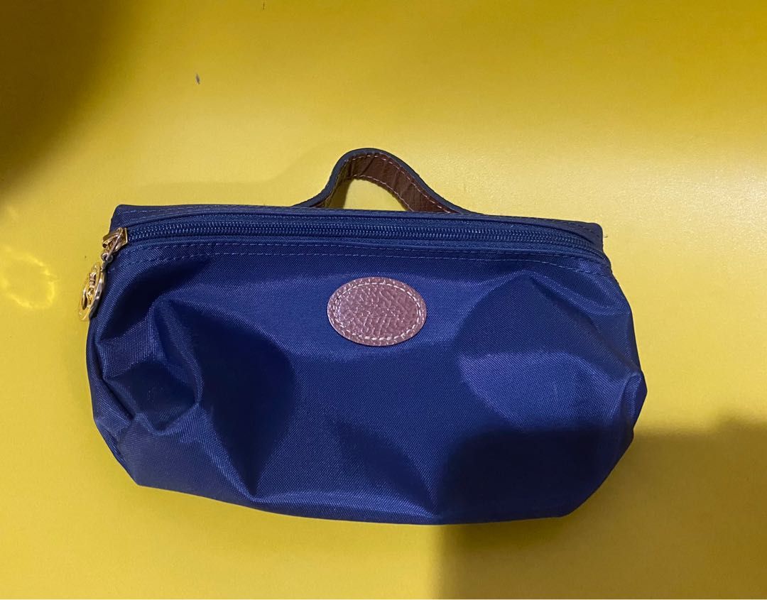 Longchamp Le Pliage Cosmetic Case (Category: Purses & Pouches) located in Pasig City. Submitted by erncm (Listing ID 1228354340, Image 1). Description: Like new. This was a gift for Christmas. Seldom used as I prefer to carry bigger pouches. Available for meet up/delivery. .