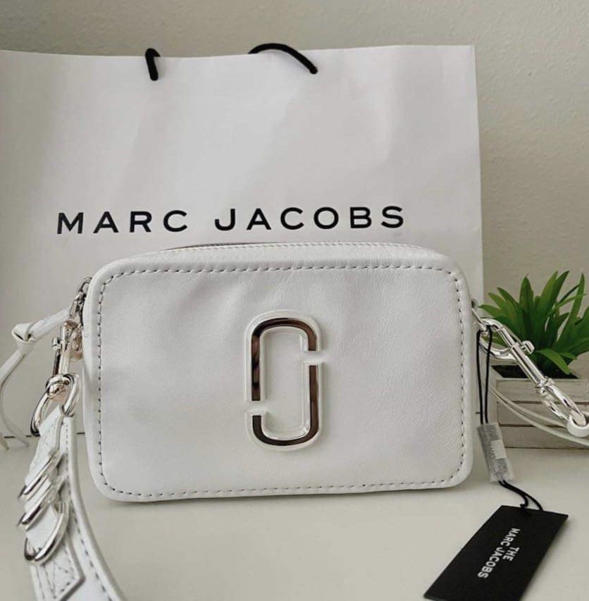 Marc Jacobs Snapshot bag black, Luxury, Bags & Wallets on Carousell