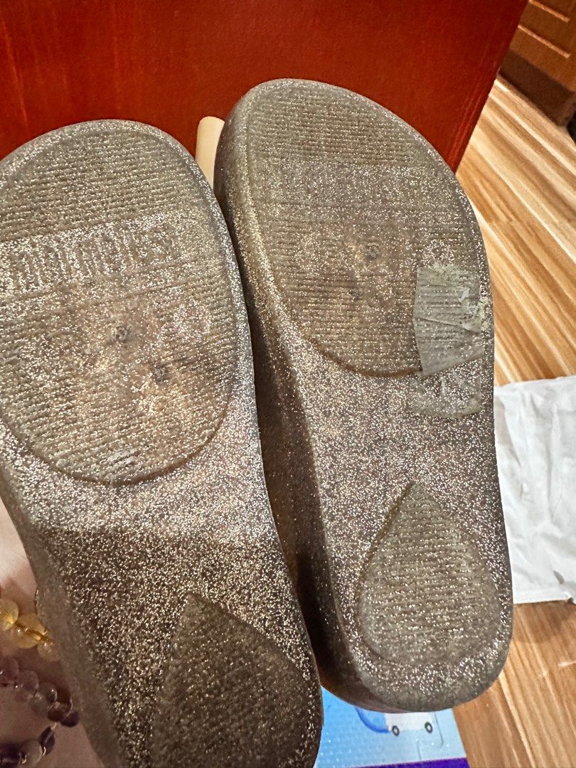 Mini melissa (Category: Babies & Kids Fashion) located in Taguig. Submitted by rlg.declutterph (Listing ID 1228319162, Image 3). Description: Signs of usage Original 💯 Smells yummy 😊 US 9 .