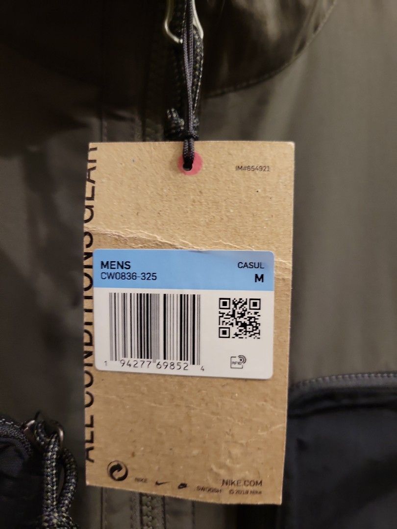 Nike ACG vest cargo 背心, 男裝, 外套及戶外衣服- Carousell