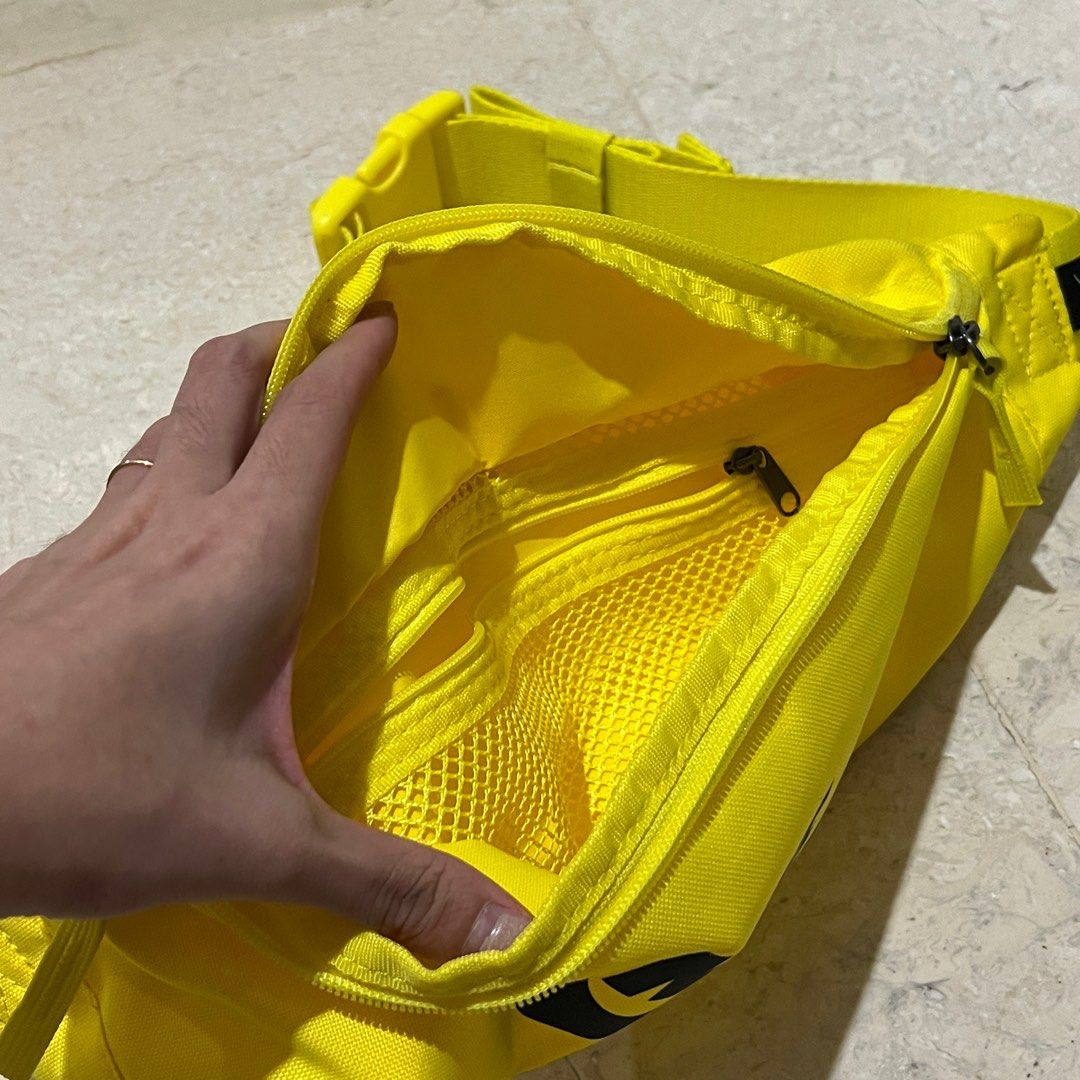 Nike Waist Bag, Olah Raga, Baju Olahraga di Carousell