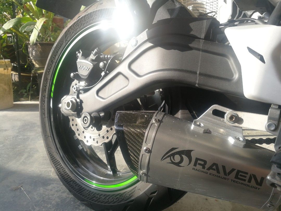 ORIGINAL RAVEN MUFFLER RVM019 DIABLO HEX SERIES FULL SYSTEM NINJA650 / Z650., Auto Accessories