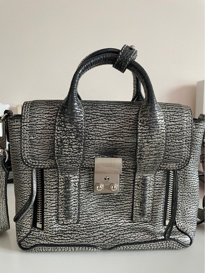 Philip Lim （分類：手袋及銀包）位於 Hong Kong。 由 lala912 提交（商品編號 1228295521，圖片 1）。簡介： 手柄部份有甩色如圖。
