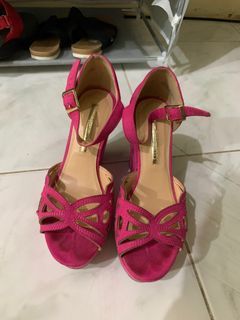 PINK HEELS