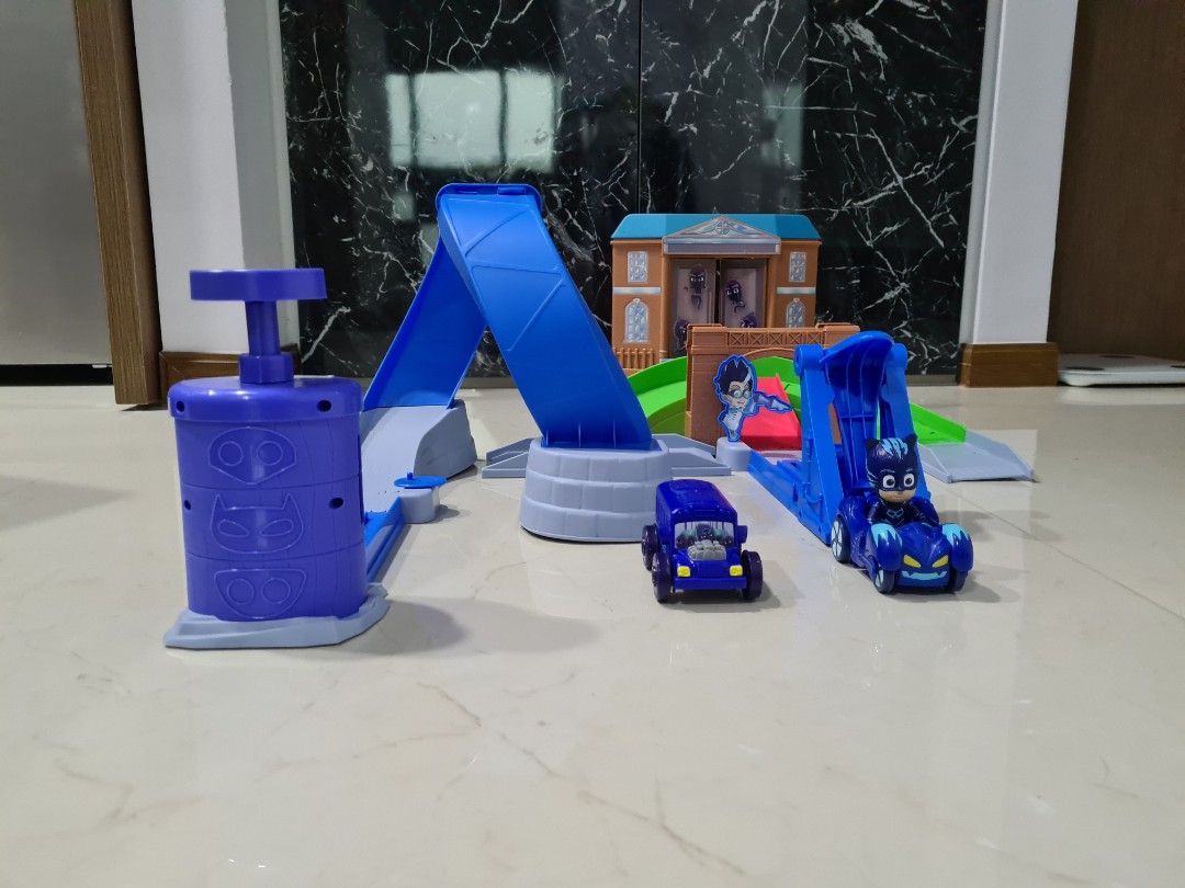 Rival racers track playset hot sale