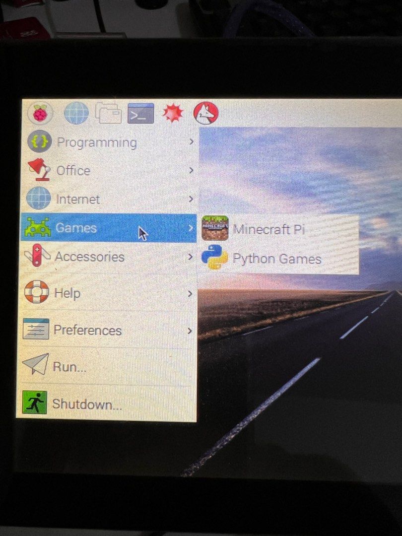 Raspberry Pi 3b with 7in LCD Display, Computers & Tech, Desktops on