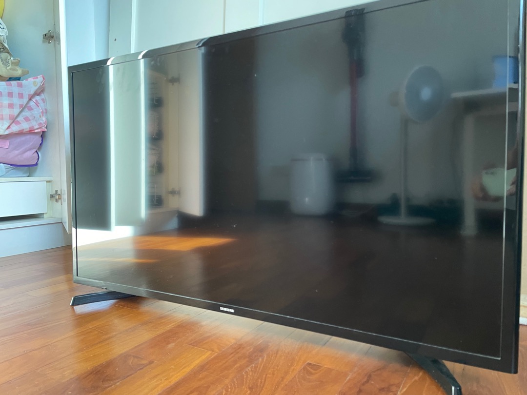 samsung-smart-tv-tv-home-appliances-tv-entertainment-tv-on-carousell