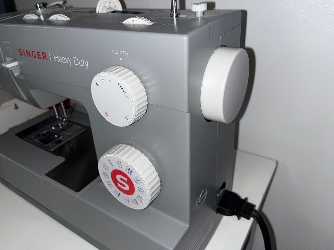 Singer Heavy Duty Model 4432 Sewing Machine, TV & Home Appliances