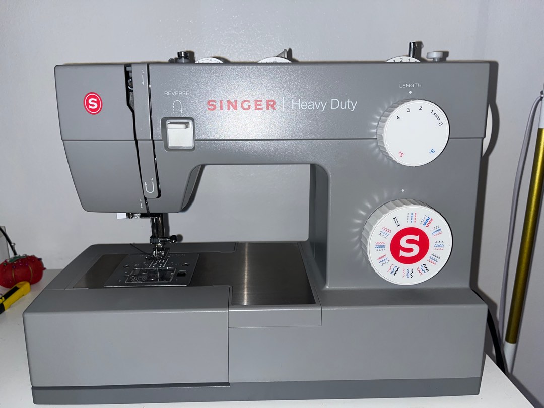Singer Heavy Duty Model 4432 Sewing Machine, TV & Home Appliances