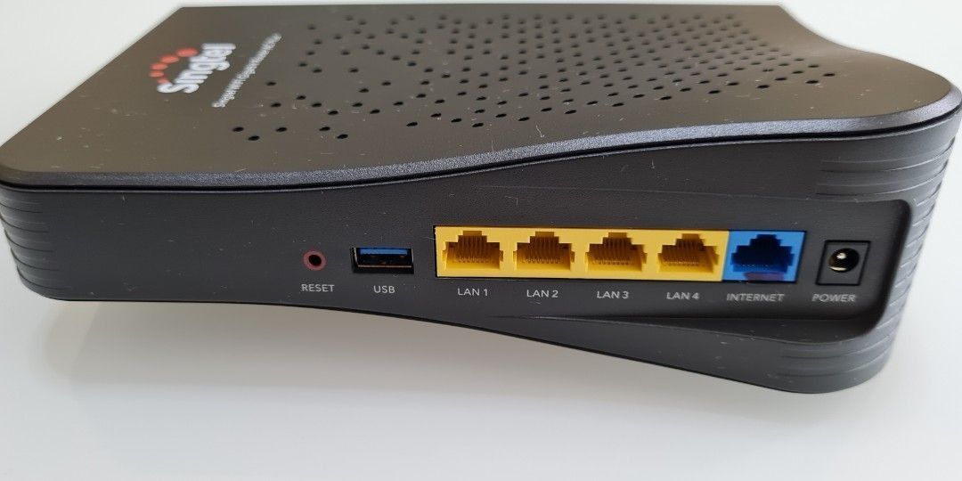 Singtel AC Plus Wifi Gigabit DualBand (2.4GHz and 5GHz) Router