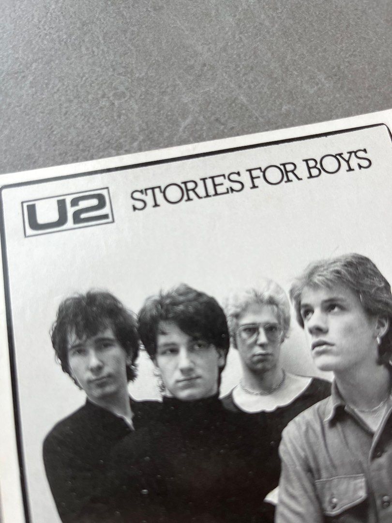 U2 英國愛爾蘭搖滾樂隊Stories For Boys Post Card UK Ireland Rock n Roll Legendary  Band Printed in England Bono The Edge Adam Clayton Larry Mullen Jr, 興趣及遊戲,  收藏品及紀念品, 明星周邊-