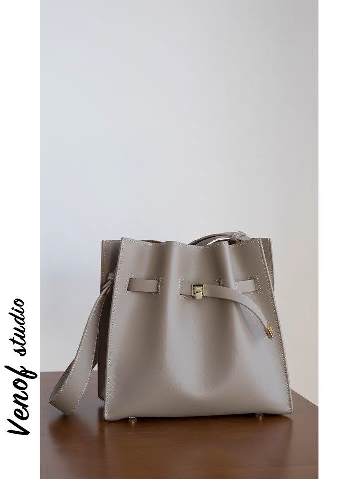 Leather bucket tote hotsell bag