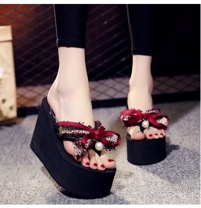 Wedge outlet flip flops