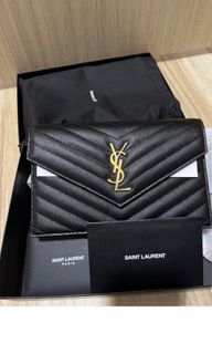 (Category: ) located in . Submitted by shopshoppings (Listing ID 1228339690, Image 1). Description: .