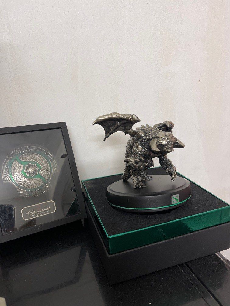 2018 Dota Aegis Roshan Statue, Hobbies & Toys, Collectibles