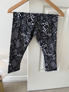 As new Lululemon 3/4 print leggings size 4 RRP$119
