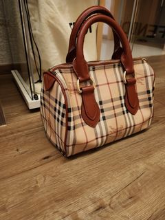 Authentic Burberry Pink Plaid Mini Boston Bag Vintage, Women's Fashion, Bags  & Wallets, Shoulder Bags on Carousell