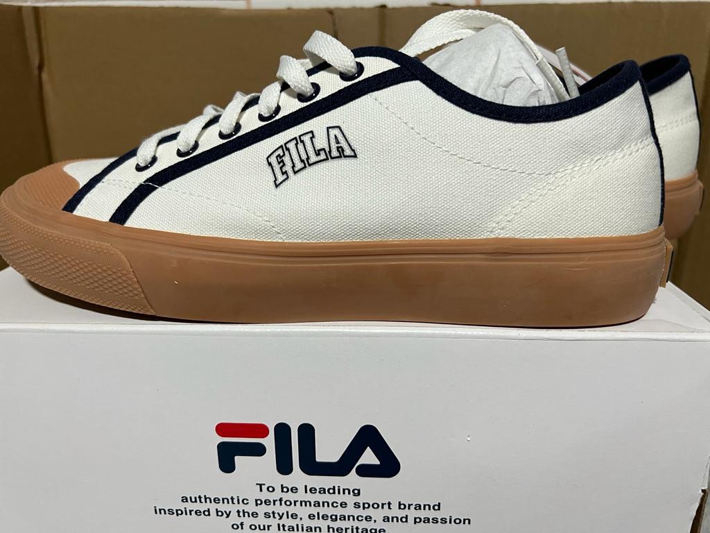 Authentic Fila Uni. Classic Kicks B V2 sneakers, Women's Fashion, Footwear, Sneakers on Carousell