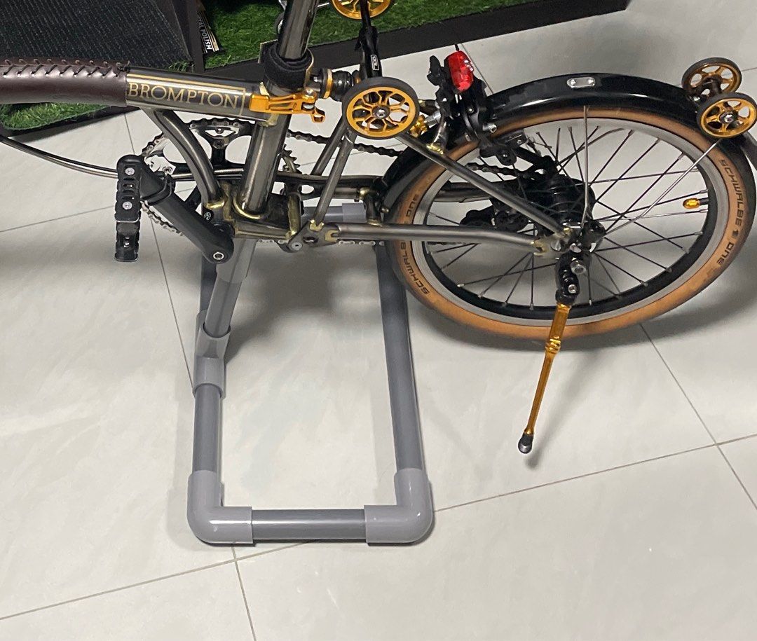Brompton display stand 2025