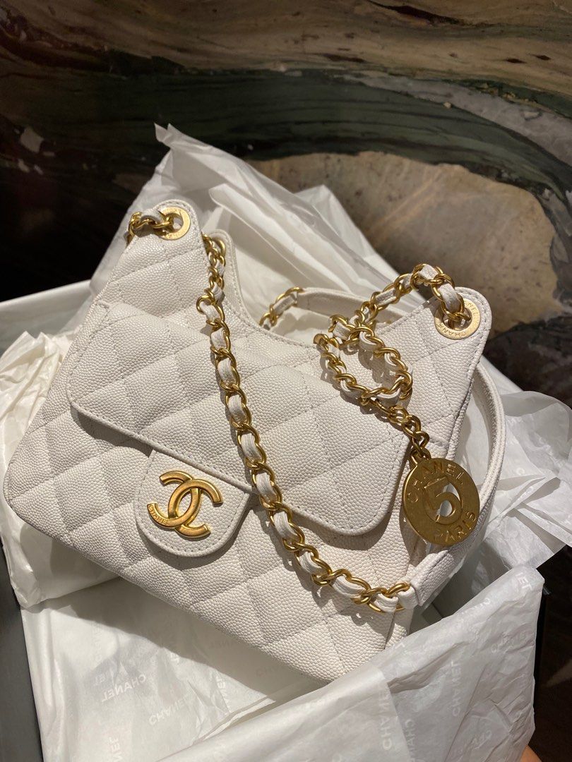 Chanel White Leather Hobo Bag, 名牌, 手袋及銀包- Carousell