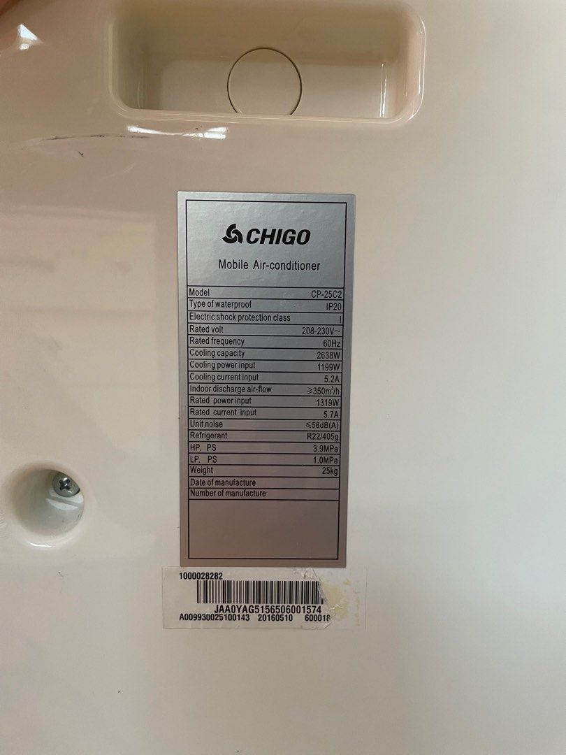 CHIGO portable aircon (Category: Air Conditioning and Heating) located in Paranaque City. Submitted by declutteriiiiiing (Listing ID 1228495387, Image 3). Description: Sakto sa init ng panahon! Baka kulang fan/ aircon niyo sa bahay.🥵 SELLING ‼️ CHIGO Portable Aircon 1hp (w hose & remote) rfs: de cluttering, di gnagamit. Working 💯 Pick up only.😊.