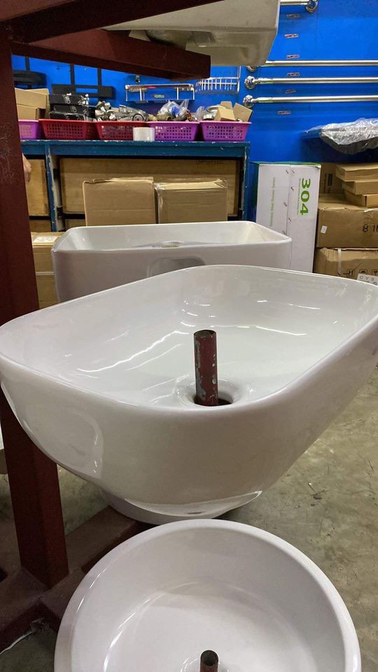 Countertop Bathroom Sink / Lavatory, Furniture & Home Living, Bathroom