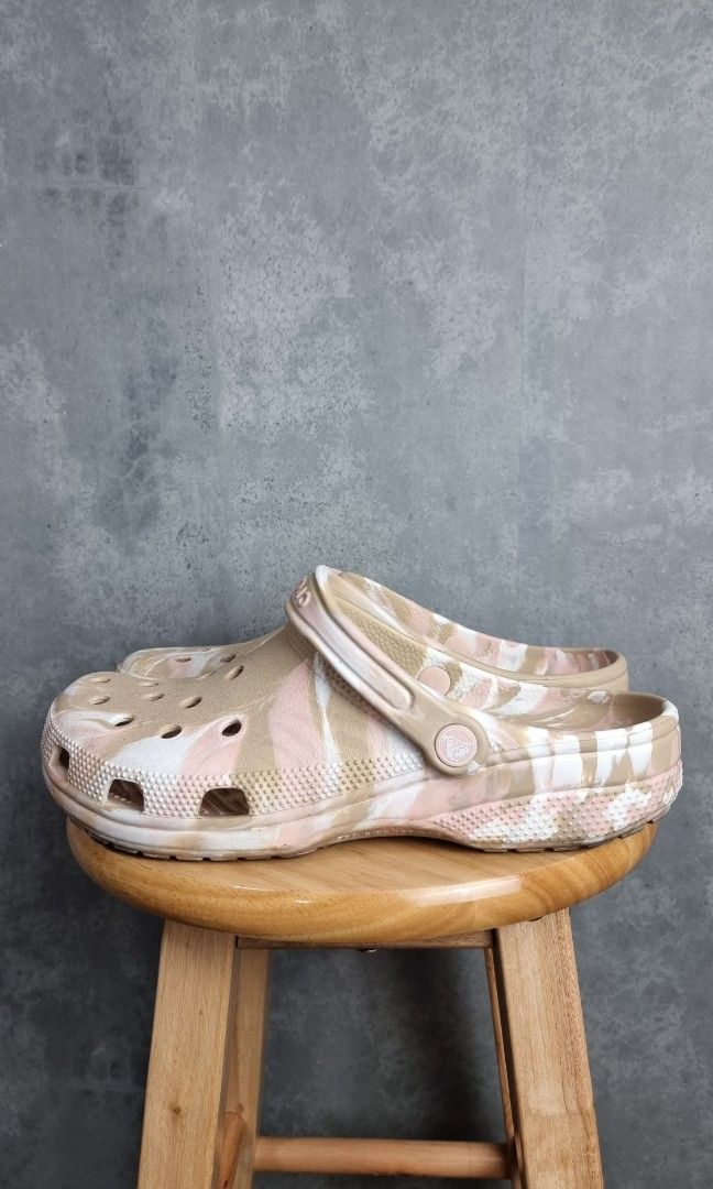 Pink marble crocs hot sale