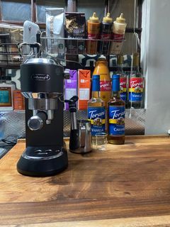 Delonghi Dedica Pump Espresso Maker EC 685