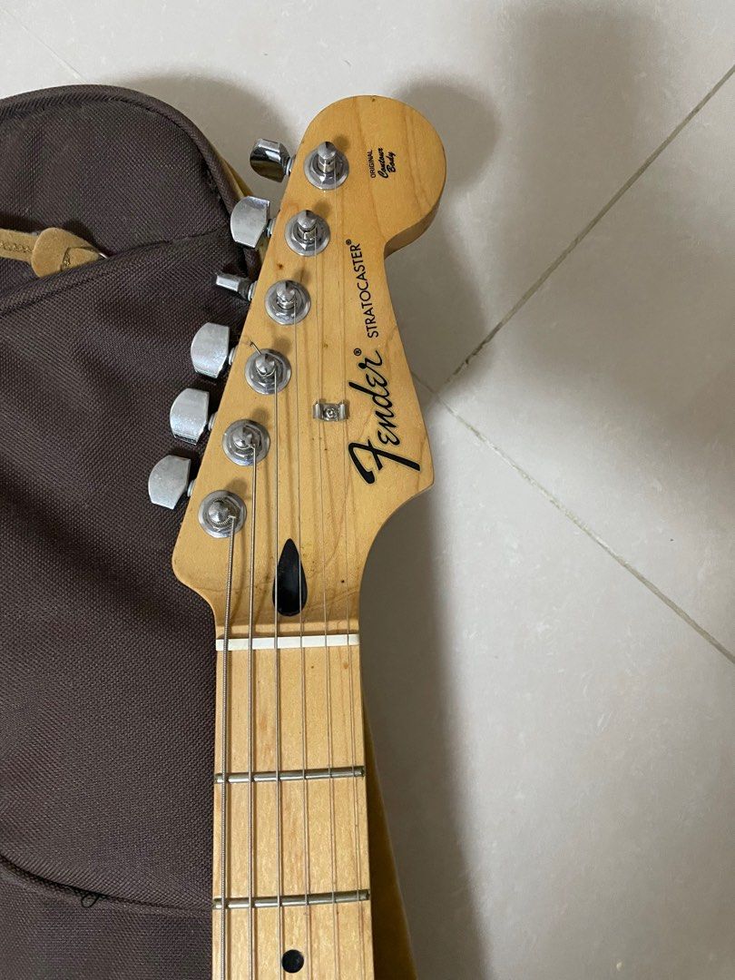 Fender Stratocaster made in Mexico , 興趣及遊戲, 音樂、樂器& 配件