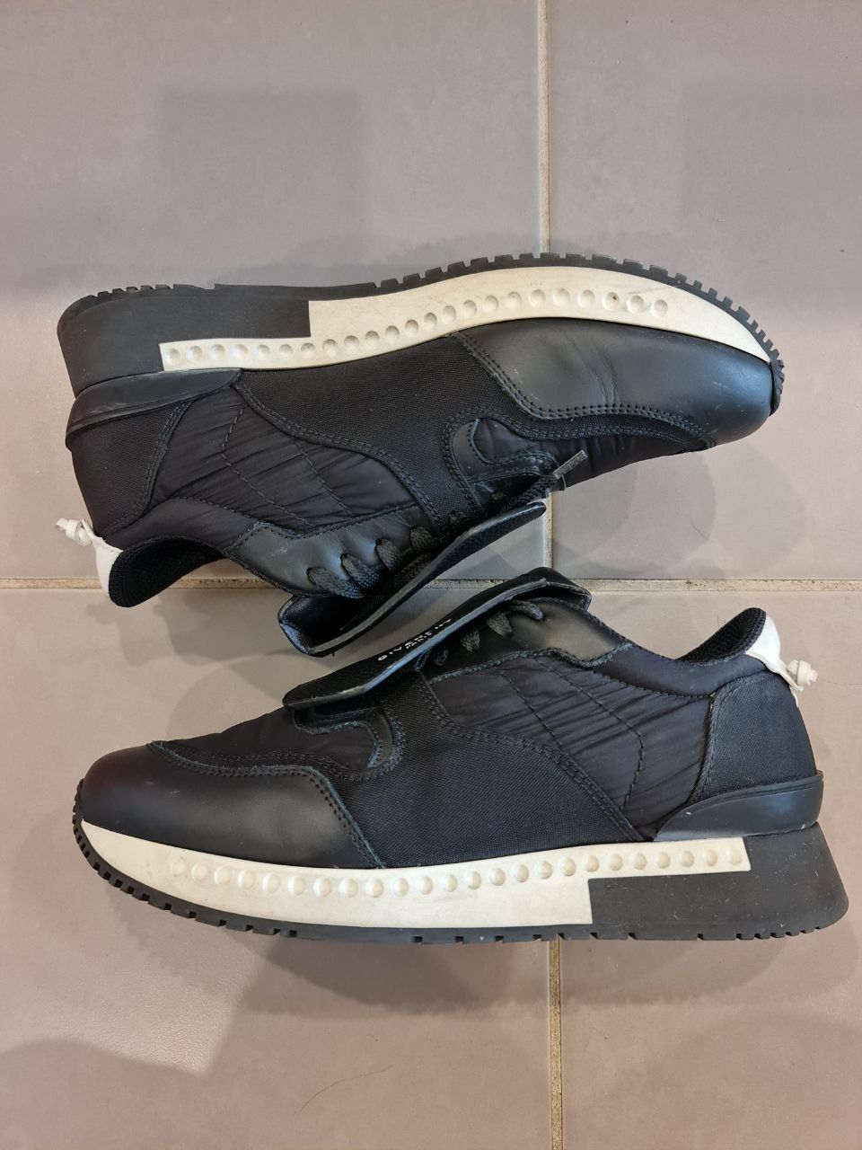 Givenchy runner hotsell active sneakers
