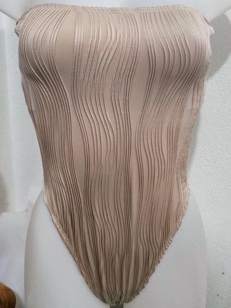 High cut one pice in Wave Tortilla (Category: Bikinis & Swimsuits) located in Makati City. Submitted by dhaneclutter (Listing ID 1228549455, Image 1). Description: S 33-34, Bust: 34-35 | Waist : 28 | Hips: 37-38 Bikini Cut: High Fabric: Textured/ Wave.