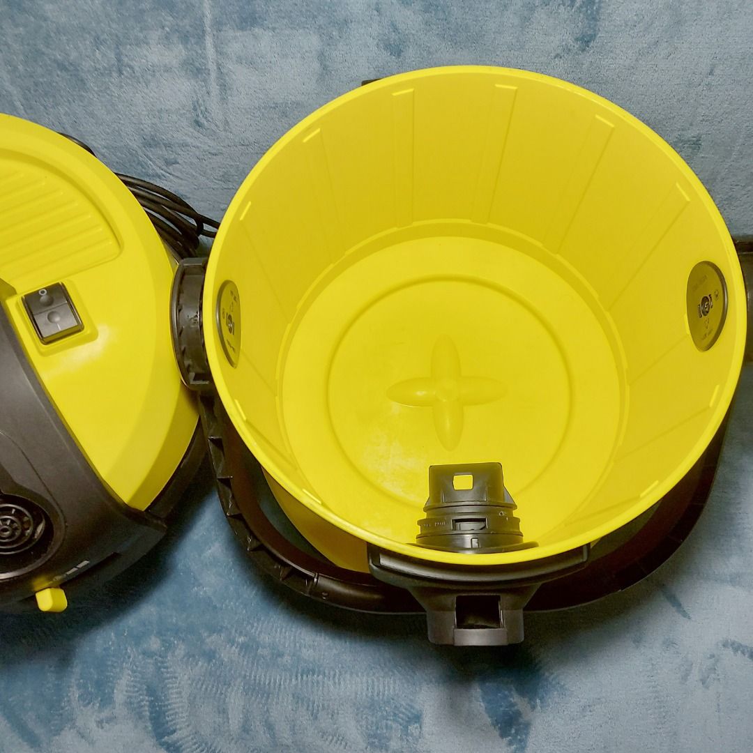 Karcher Vacuum Cleaner Wet & Dry / A2204 / many Accessories, TV & Home