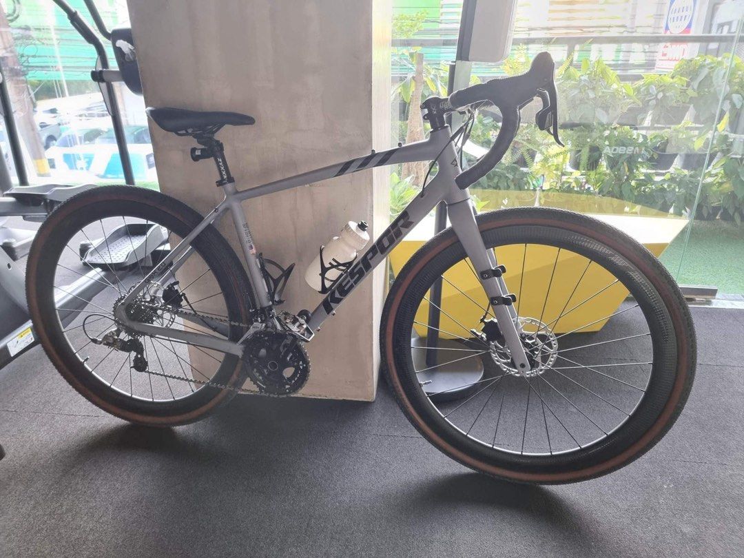 Kespor GSX 2.0 Rival (Category: Bicycles) located in Paranaque City. Submitted by baileythepoo (Listing ID 1228448140, Image 2). Description: Kespor GSX 2.0 Rival Sz 48 Gs: -Sram Rival Derailleurs -RPL Crank and Sprockets Mods: -Canyon Grizl 40mm Dropbar -Zipp 404 NSW OEM Wheelset -Pirelli Cinturato Gravel H ❗️❗️OPEN FOR VIEWING❗️❗️.