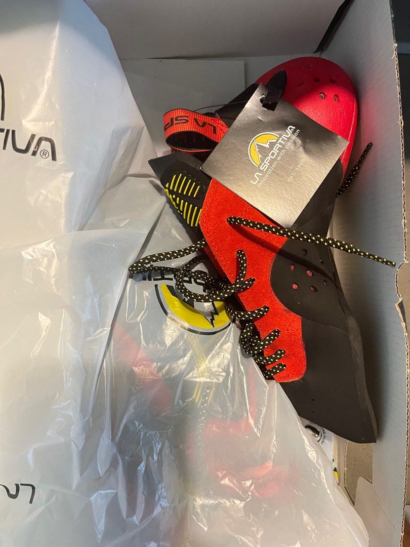 La Sportiva Testarossa Climbing shoes BNIB Sports Equipment