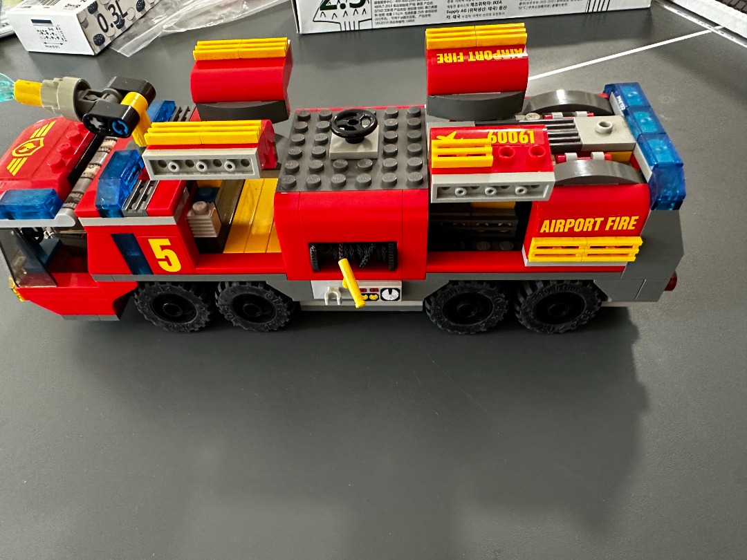 Lego airport shop fire truck 60061