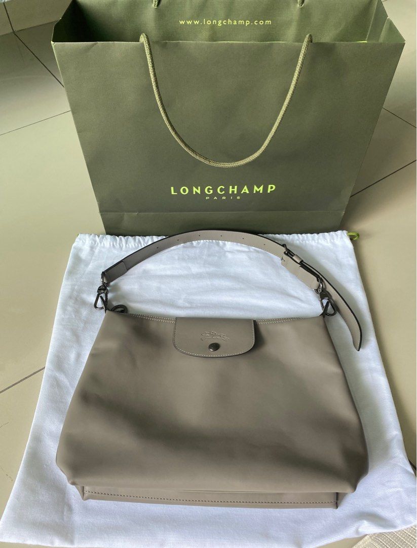 Longchamp LE PLIAGE XTRA Hobo bag M - Grey, Women's Fashion, Bags &  Wallets, Tote Bags on Carousell