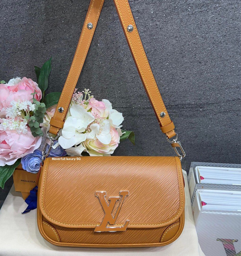 Louis Vuitton - Authenticated Buci Handbag - Leather Gold Plain for Women, Very Good Condition
