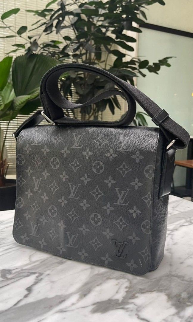 Louis Vuitton NM District Messenger Bag Review & Try On (Damier