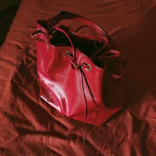 Louis Vuitton lock me bucket bag, Luxury, Bags & Wallets on Carousell