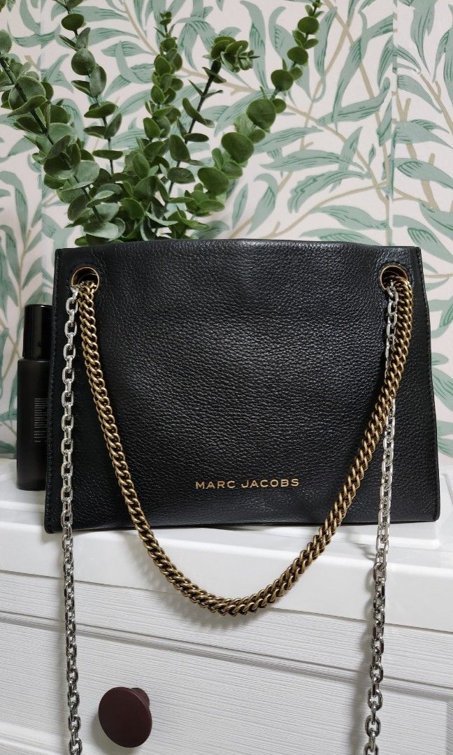 Marc jacobs bag clearance with gold chain