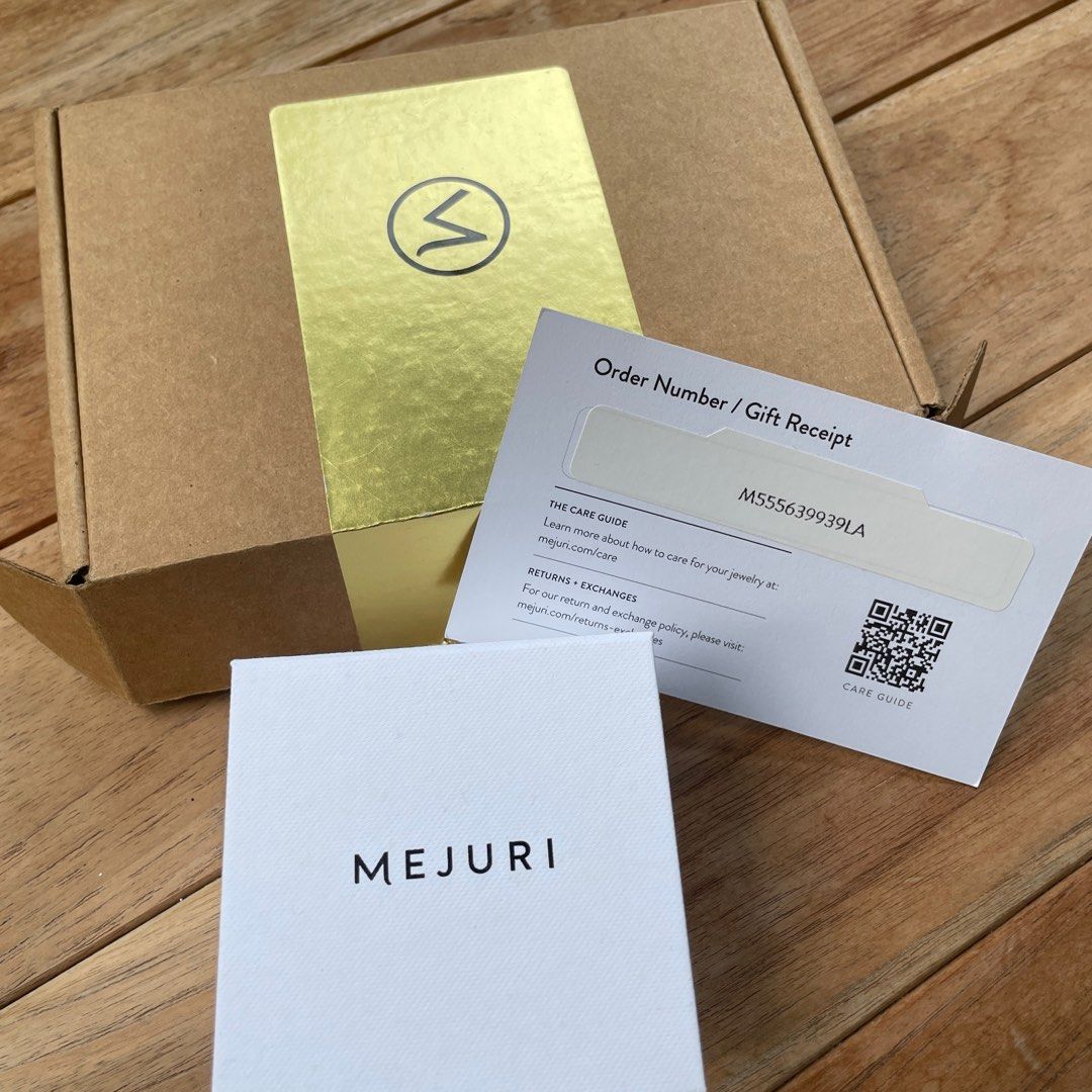 Mejuri Gold Horizontal Bar Necklace