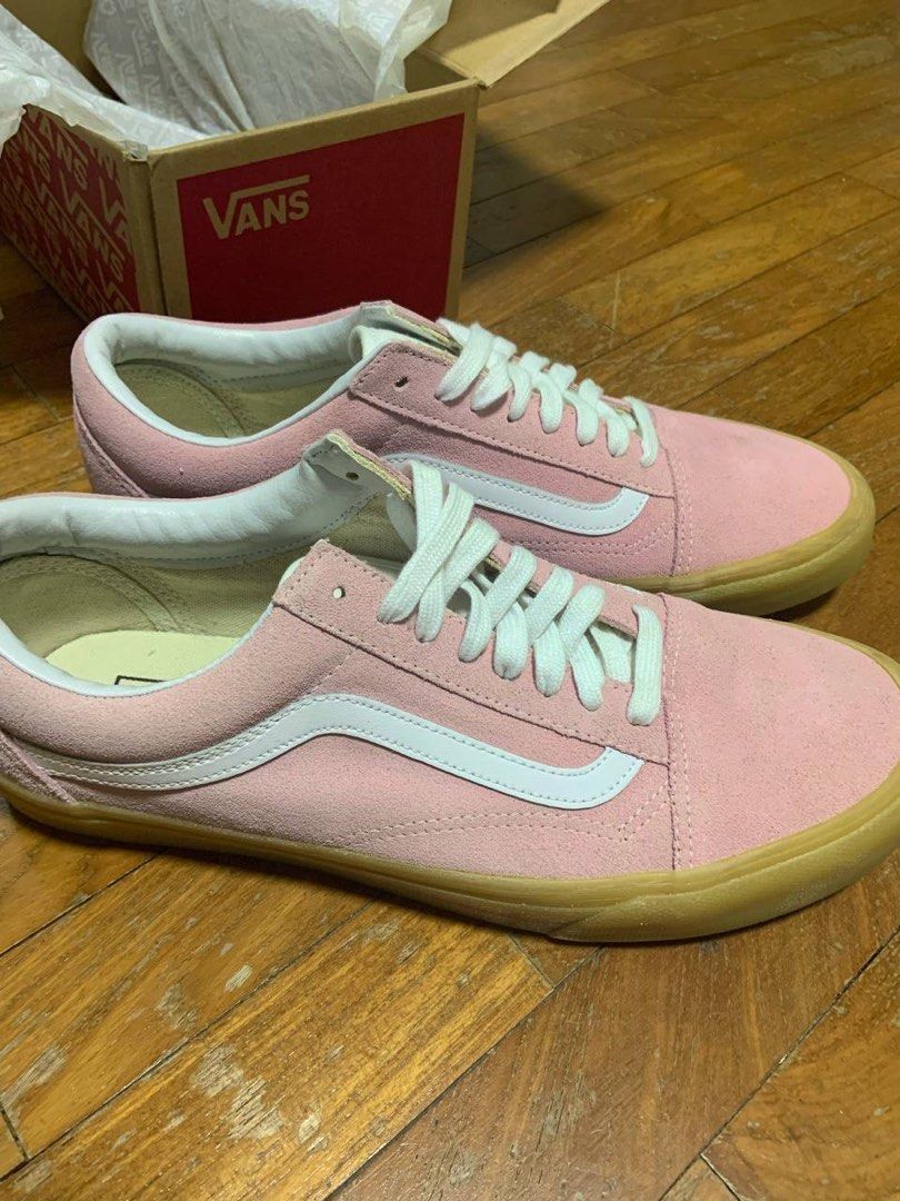 Old skool vans in pink suede with gum sole