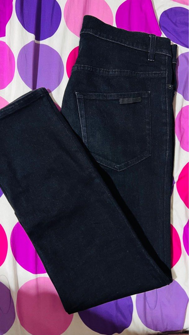 Prada Pants Jeans Stretchable (Category: Luxury Apparel) located in Cuenca. Submitted by cjayf (Listing ID 1228510105, Image 1). Description: Prada Black Jeans Stretchable Dimes W 33, L 38, Hem 7 No issue .