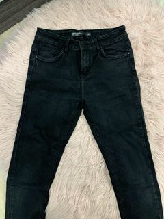 Uniqlo Ultra Stretch Skinny Fit Jeans (28”/70cm), Men's Fashion, Bottoms,  Jeans on Carousell