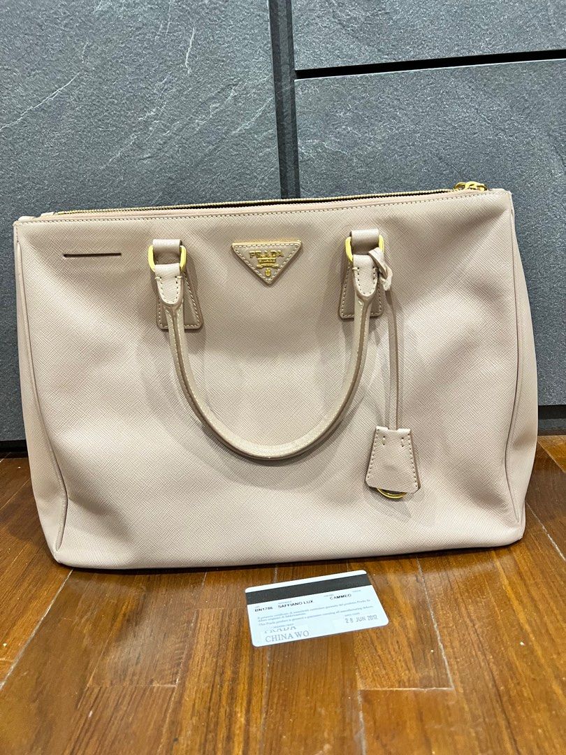 Preloved Prada saffiano bn1786 cameo